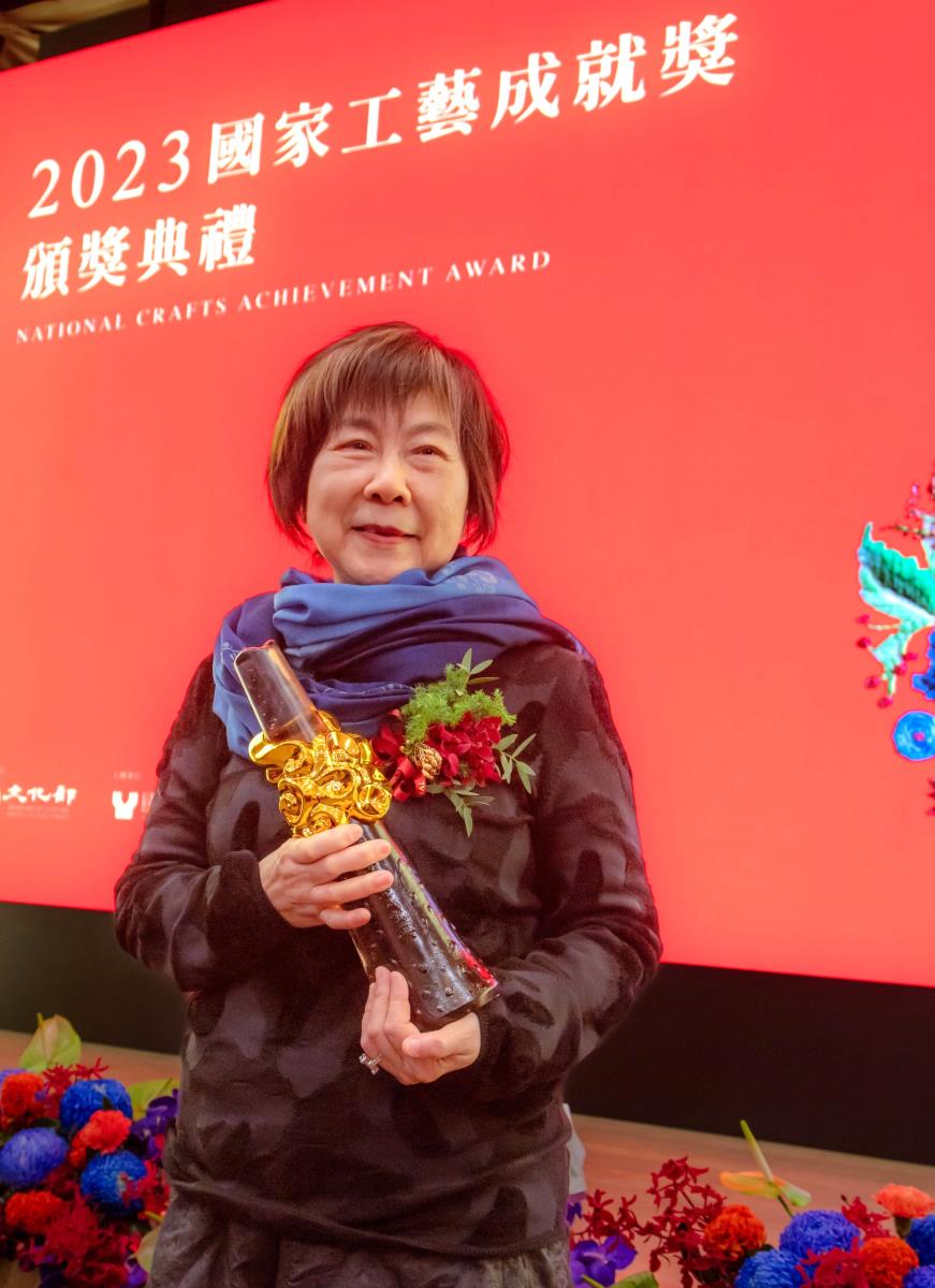粘碧華