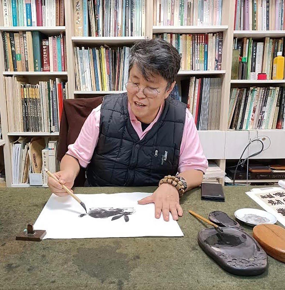 陳效尼